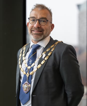 Ben Williams - Full Chains