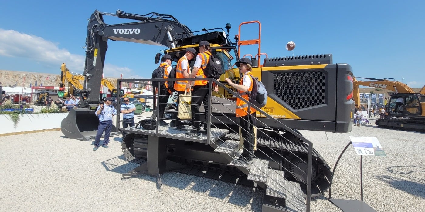 Students interacting with equipment and simulators at Hillhead 2022