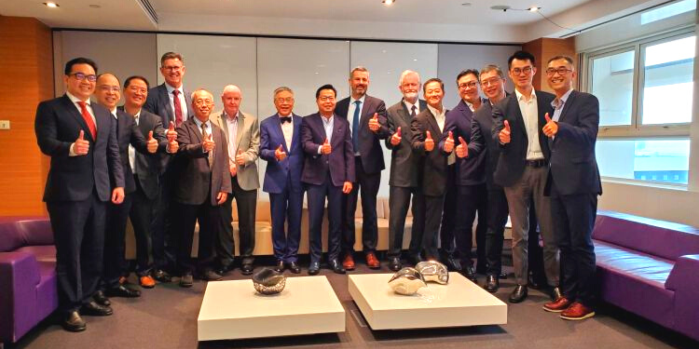 IQ Hong Kong Branch Commitee group with Honorary Fellows
